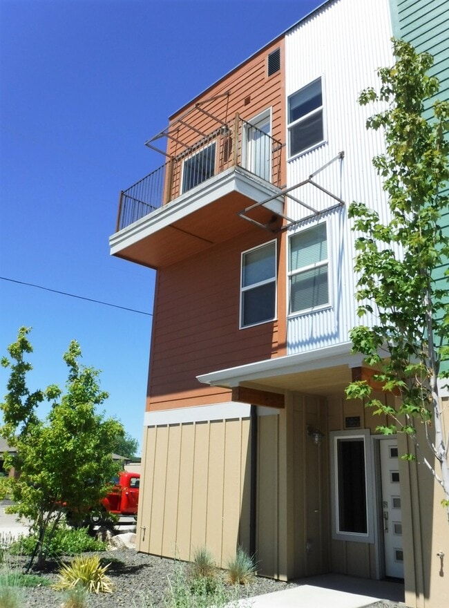 Photo - Chic artist-style lofts home with 3 bed 2.5 bath near Boise Greenbelt.