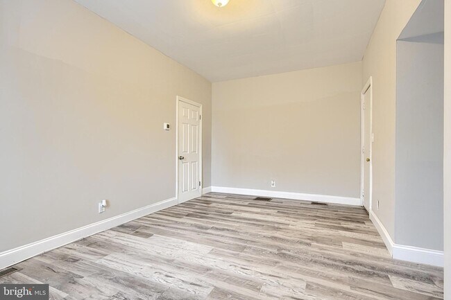 Photo - 1511 Carswell St