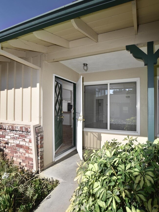 Building Photo - 650 Ridgeway Ln Unit 2 Rental