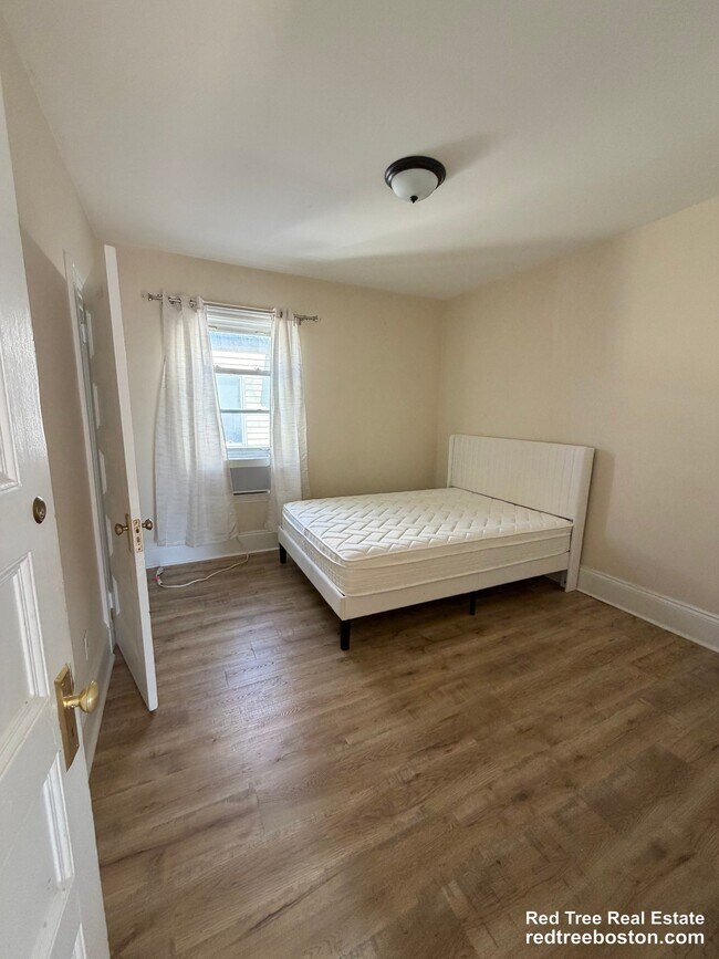 14 Glenwood Ave Unit 2