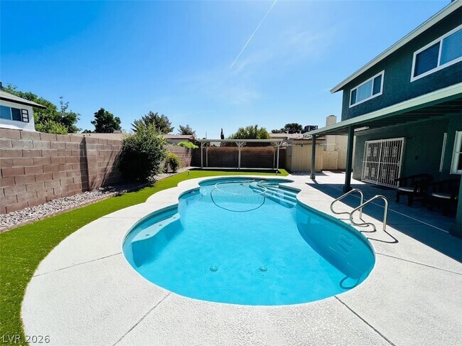 Photo - 5688 Maceta Ave