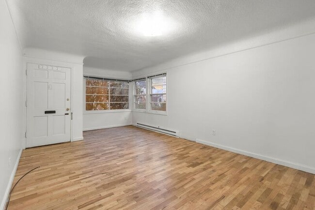 Photo - 6614 E Burnside St