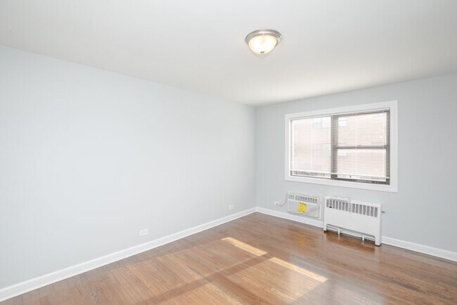 Photo - 6807 N Ridge Blvd Unit 202