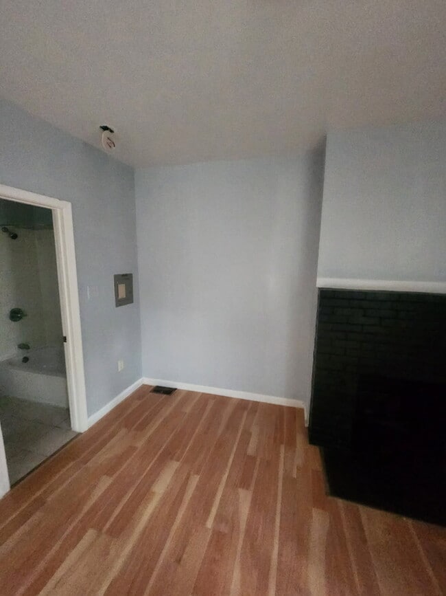 Photo - 2422 N Charles St Unidad Apt. 1R