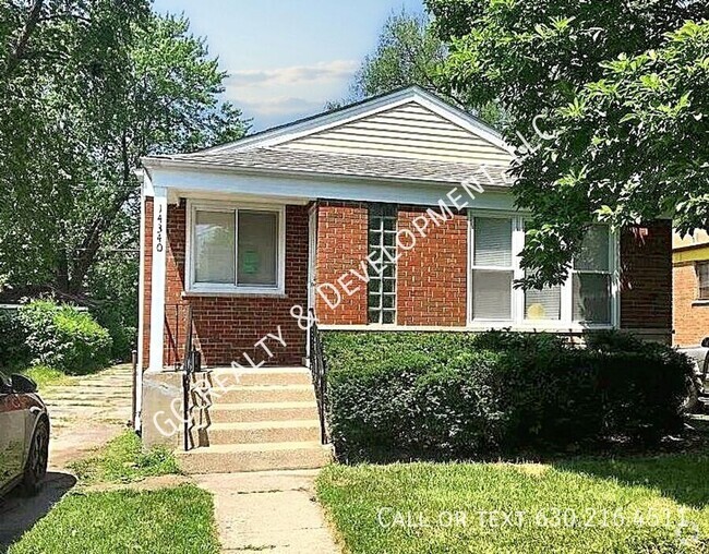 Building Photo - ***DETACHED HOME - DOLTON / 3 BDRM - 1 BTH...