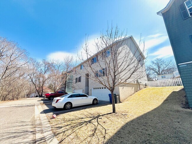 Photo - Updated 3bed 3bath End Unit Townhome w’Great Views