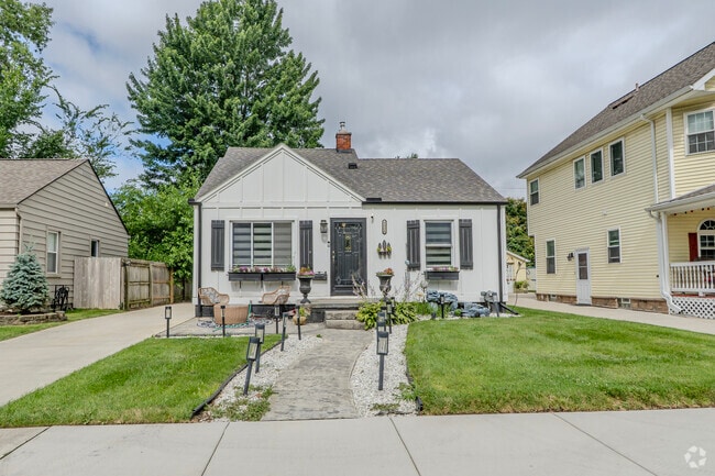 Building Photo - 1328 McLean Ave Rental