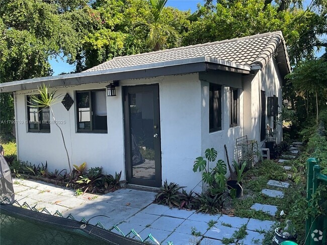 Building Photo - 418 NW 48th St Rental
