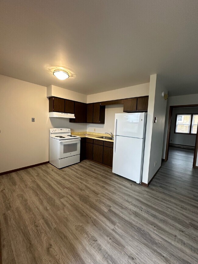 Photo - 1 Bedroom, 1 Bathroom Northside Apartment - Close to River Prairie Center Unidad 5