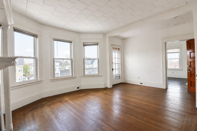 Building Photo - 582 Cambridge St Unit 2