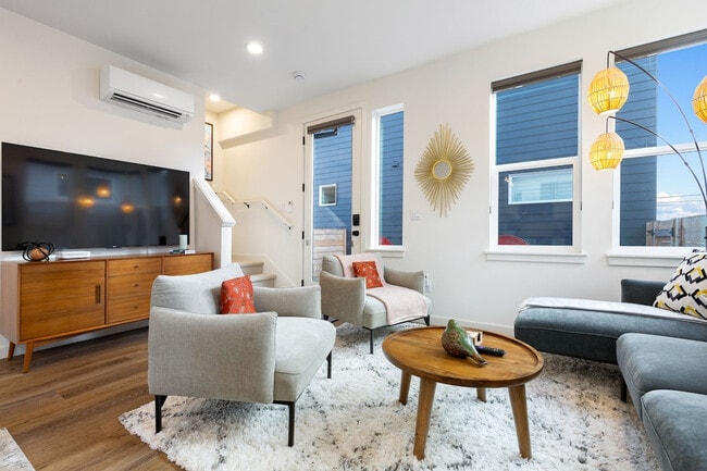 Photo - 4404 37th Ave SW Unidad SI ID1054655P