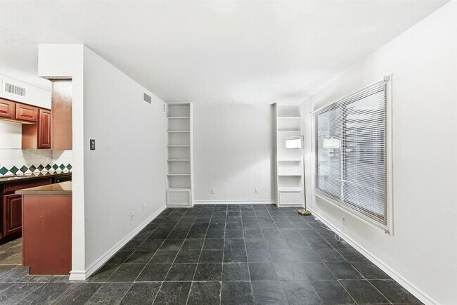 Photo - 505 W 7th St Unit 106