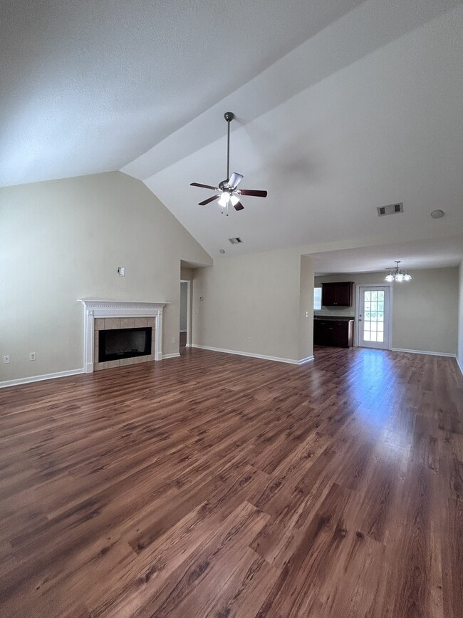 Photo - 259 Canterberry Pl