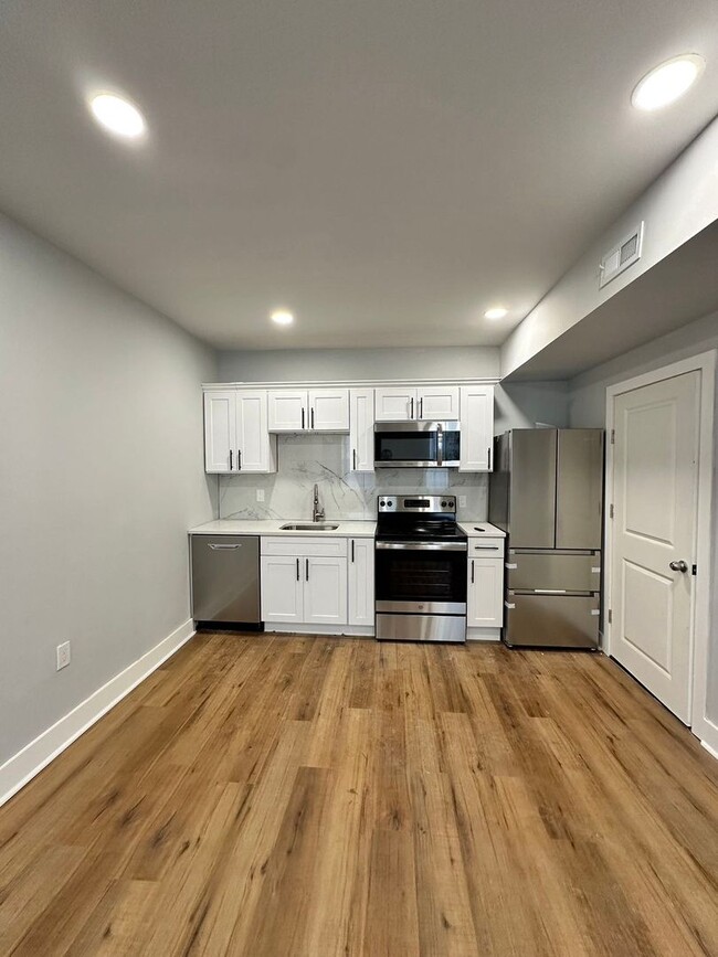 Building Photo - 1709 S 22nd St Unit 2F