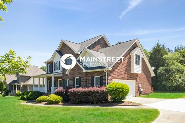 Photo - 5 Bedroom Pet-Friendly Home in Charlotte, NC with Main Street Renewal