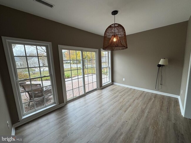 Photo - 7482 Jeffreys Way