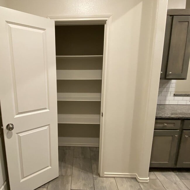 Photo - Don't miss out on this move in special of ...