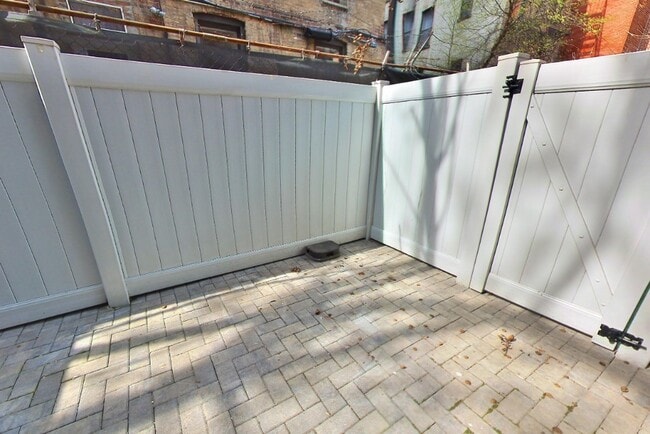 Photo - 438 W 52nd St Unidad 1A