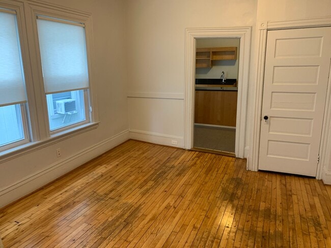 Photo - 42 Hampshire St Unit #1