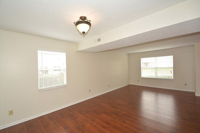 Photo - 453 Yorktown Ln