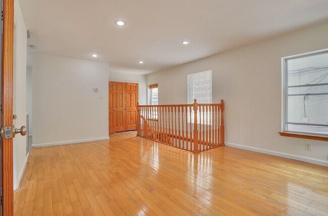Photo - 108 Hutton St Unit 2nd Fl