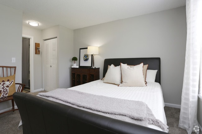 2BR, 2BA - 1,113 SF