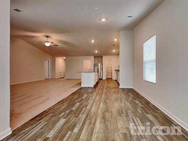 Photo - 202 Sundew Rd