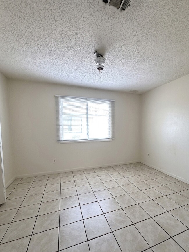 Photo - 517 S 61st Ave