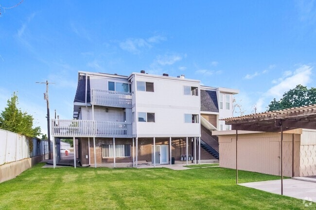 Building Photo - Cozy 2 Bed, 1 Bath Home with Central Air &...