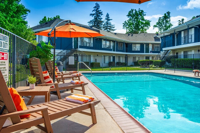 Stratford Villas Apartments