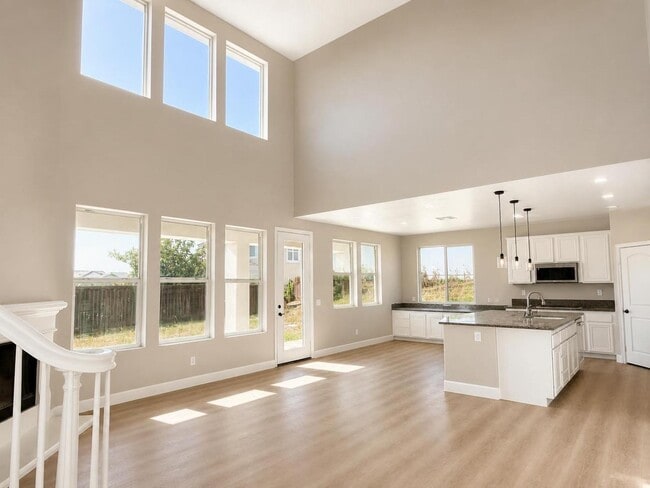 Photo - 1533 Willow Pl
