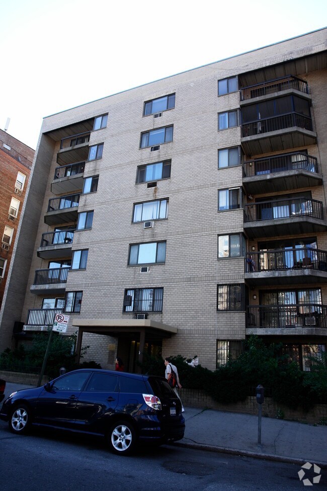 Photo - 134-46 Maple Ave