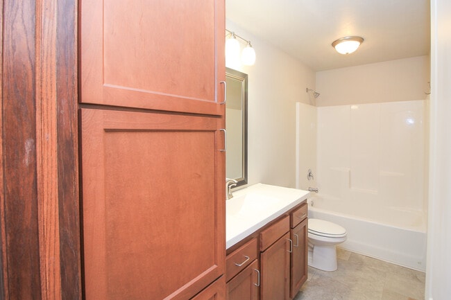 Photo - 320 Vernon Dr Unit 4