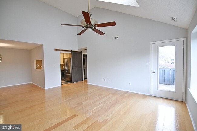 Photo - 4914C Dunbarton Rd