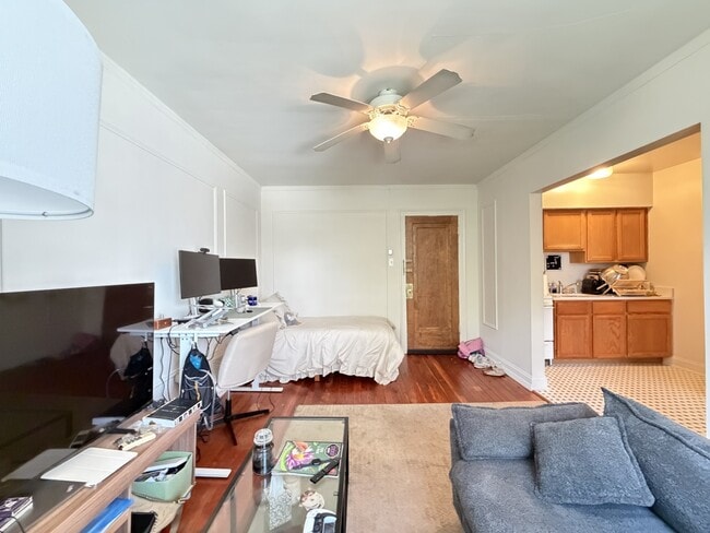 Building Photo - 4509 N Ashland Ave Unit J01P