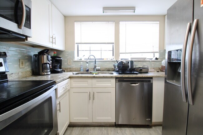 Photo - 1712 1st St S