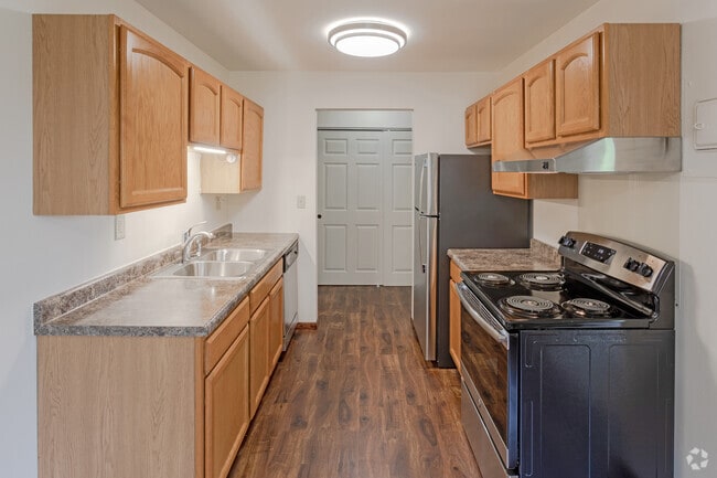 1BR, 1BA - 750 SF