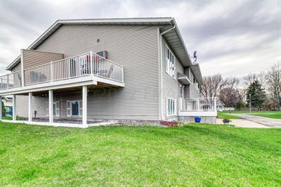 Photo - 19 Prairiewood Xing S