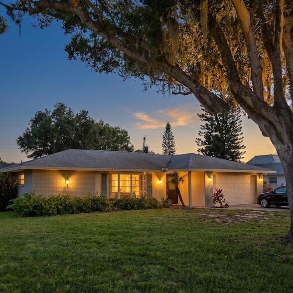 Building Photo - 3926 Calliandra Dr