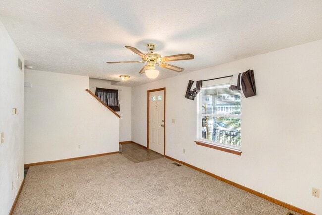Photo - 528 Avon St