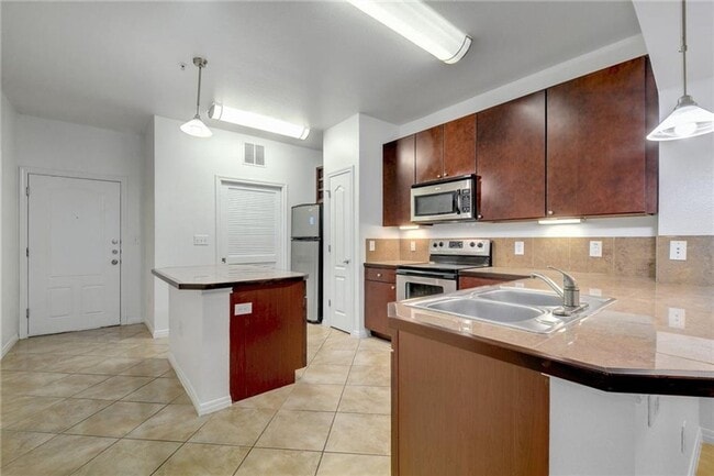 Photo - West Campus 2x2 @ Texan Tower Unit 206