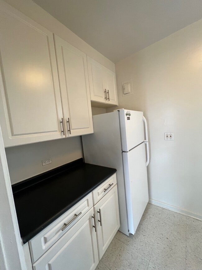 Photo - 625 Gramatan Ave