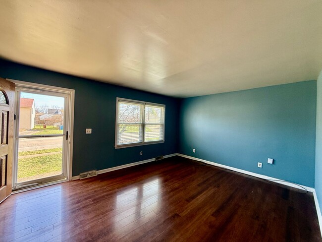 Photo - 3 Bedroom with basement!