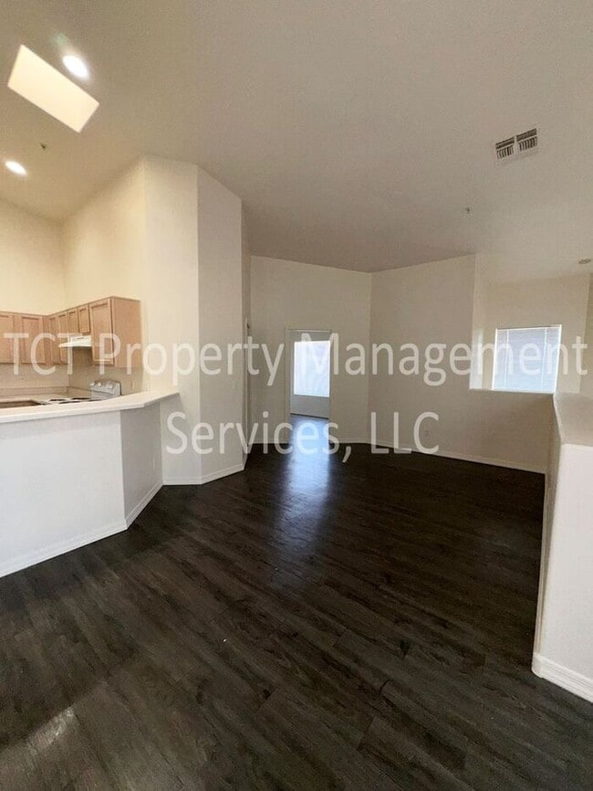 Photo - Nice two-story, 2bed, 2 bath with Garage in Mesa!