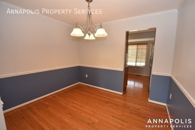 Photo - 687 Genessee St