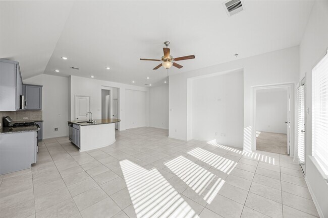 Photo - 1810 Winston Store Lp