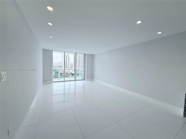 Photo - 19390 Collins Ave Unit 907