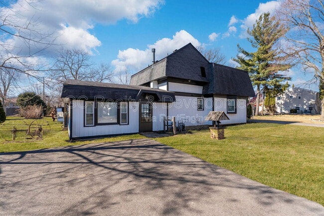 Building Photo - 72 Clover Dr