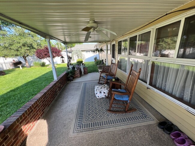 Building Photo - Beautiful Large 4 bedroom 2 bath in Levitt... Rental