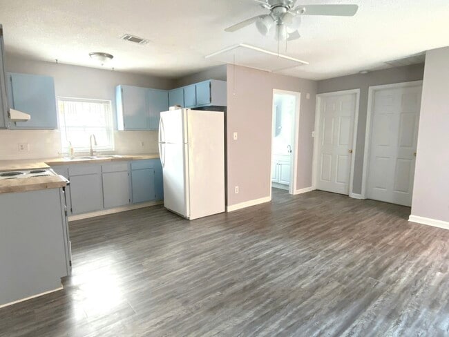 Photo - 212 E Huntingdon St Unit 207 E Gaston Ln